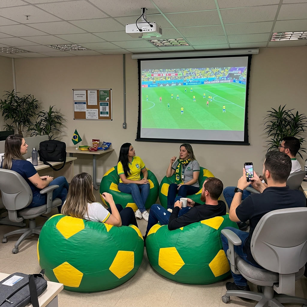 Puff Bola de Futebol Grande em Courino com Enchimento Sala Quarto Gamer